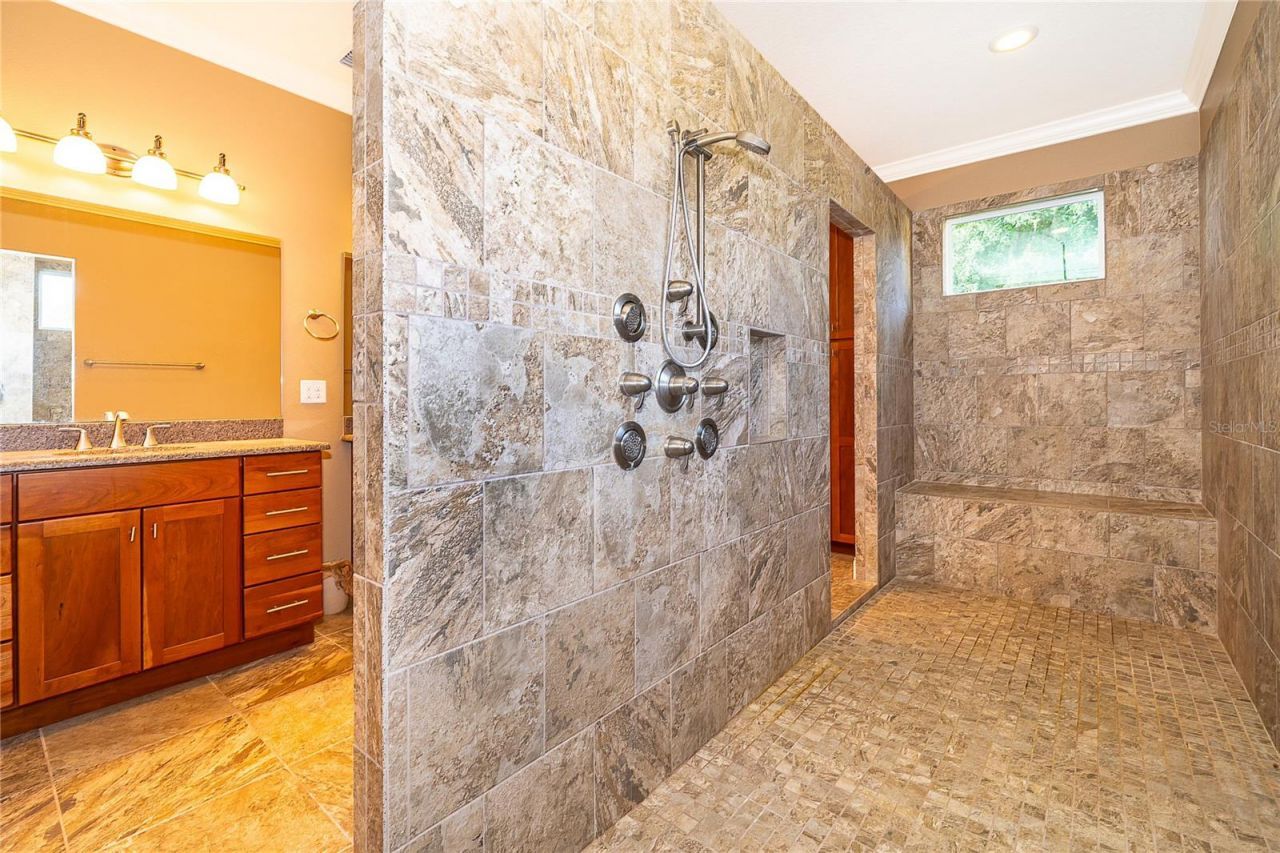 12131 Eagles Point Court, Grand Island, FL 32735 Photo