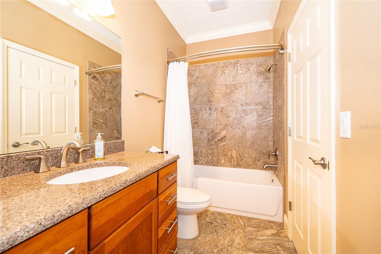 12131 Eagles Point Court, Grand Island, FL 32735 Photo