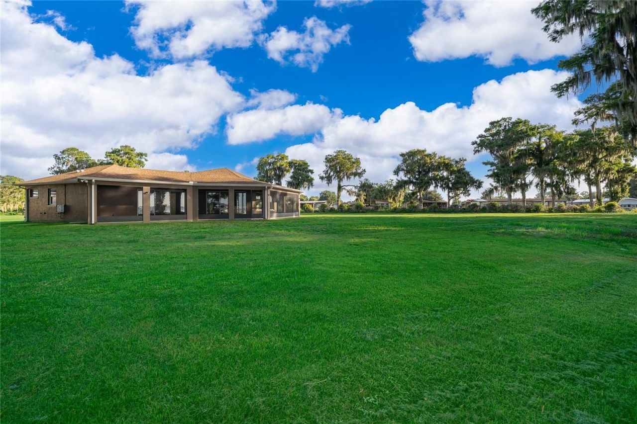 12131 Eagles Point Court, Grand Island, FL 32735 Photo