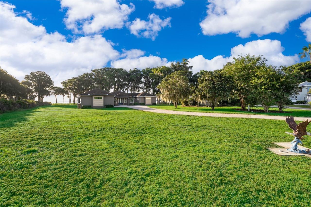 12131 Eagles Point Court, Grand Island, FL 32735 Photo
