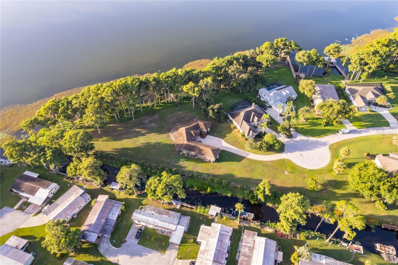 12131 Eagles Point Court, Grand Island, FL 32735 Photo