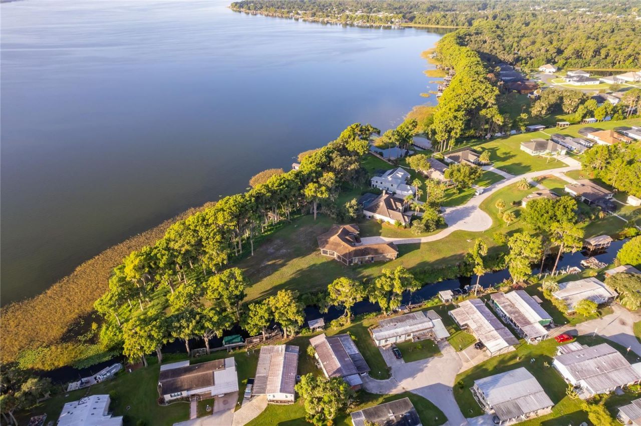 12131 Eagles Point Court, Grand Island, FL 32735 Photo