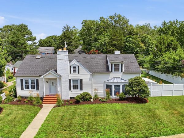 727 N GOVERNORS AVENUE , DOVER, DE 19904