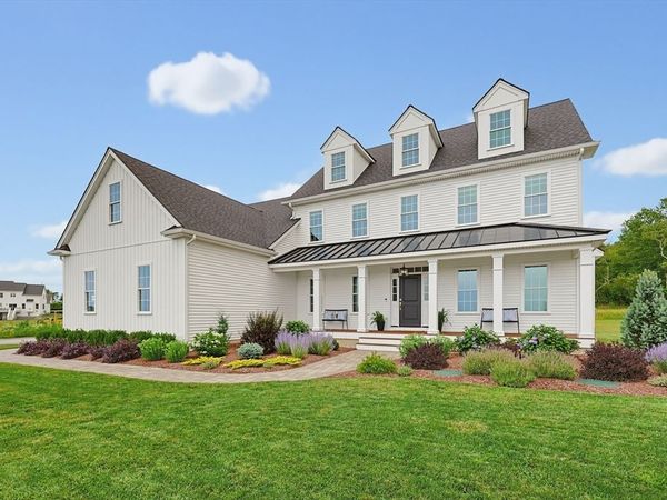 32 Bayliss Way, Uxbridge, MA 01569