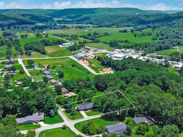 335 Woodland St, Livingston, TN 38570