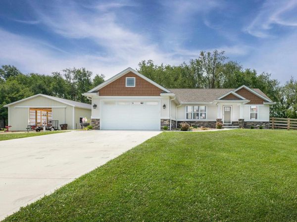 22686 Deal Rd, Gambier, OH 43022