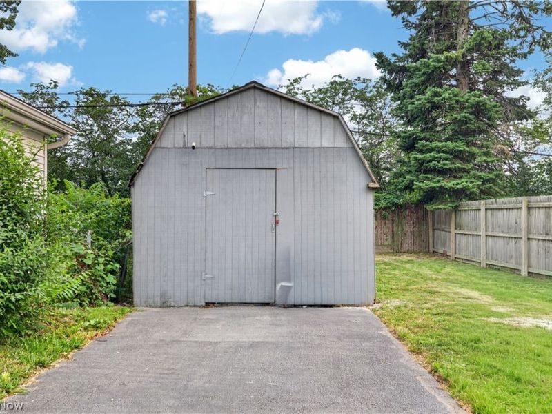 14227 Tuckahoe Avenue, Cleveland, OH 44111 Photo 31