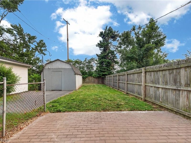 14227 Tuckahoe Avenue, Cleveland, OH 44111 Photo 32