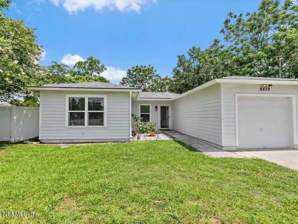 8439 COLLINS Road, Jacksonville, FL 32244
