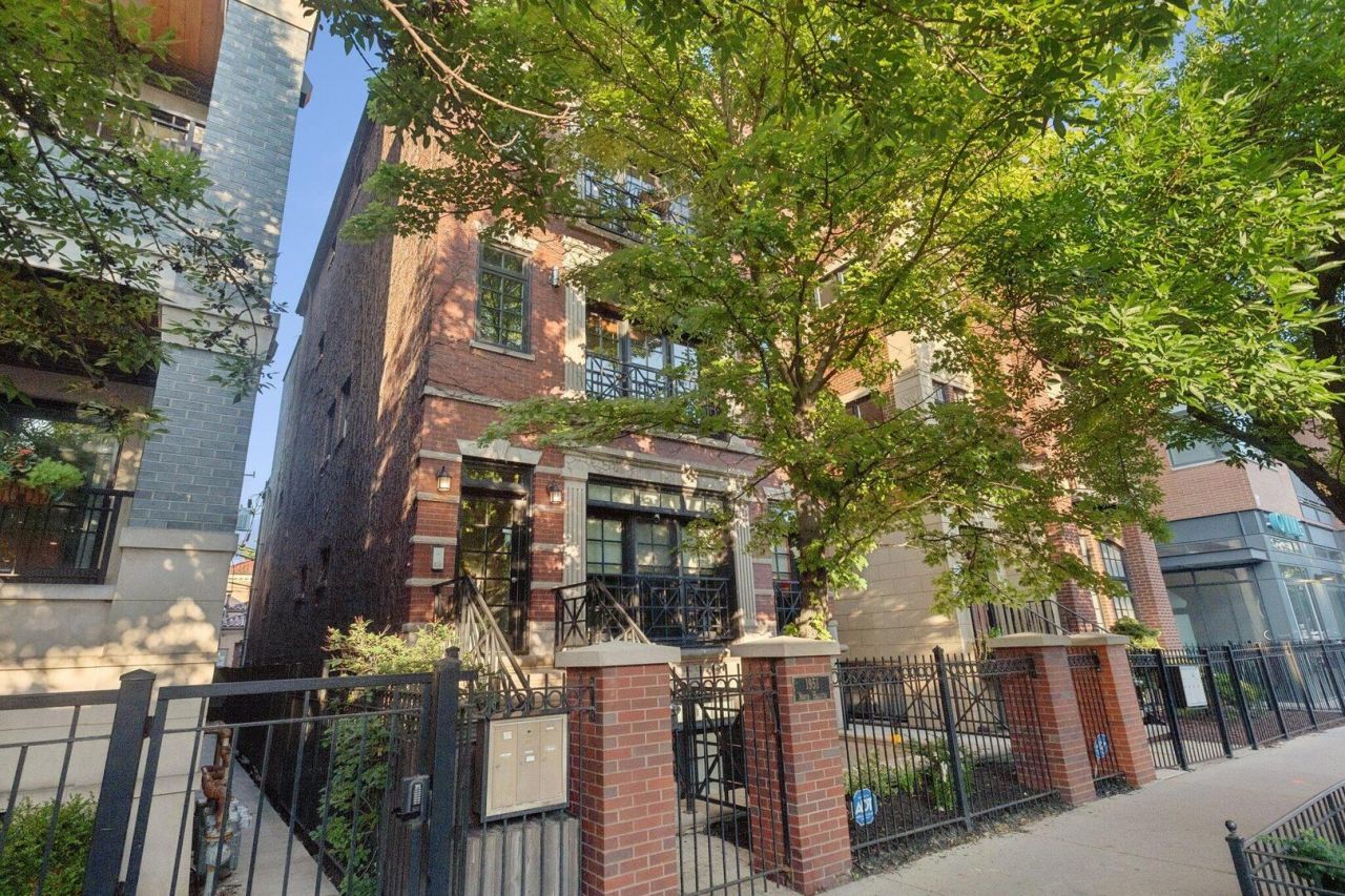 1951 N Halsted Street , Chicago, IL 60614