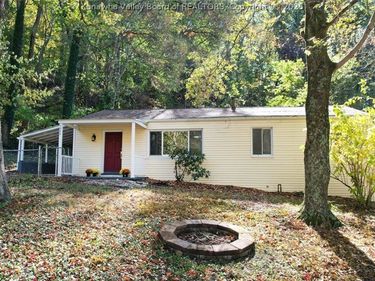 1045 Circle Drive, Dunbar, WV 25064