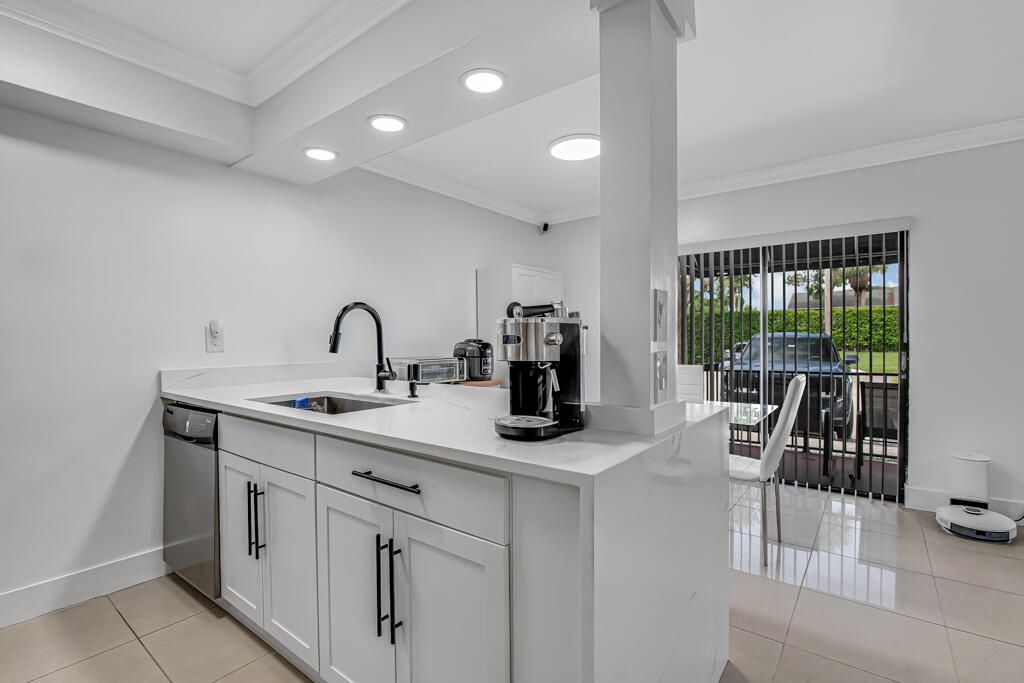 6043 10th Avenue N, Unit 129, Greenacres, FL 33463 Photo