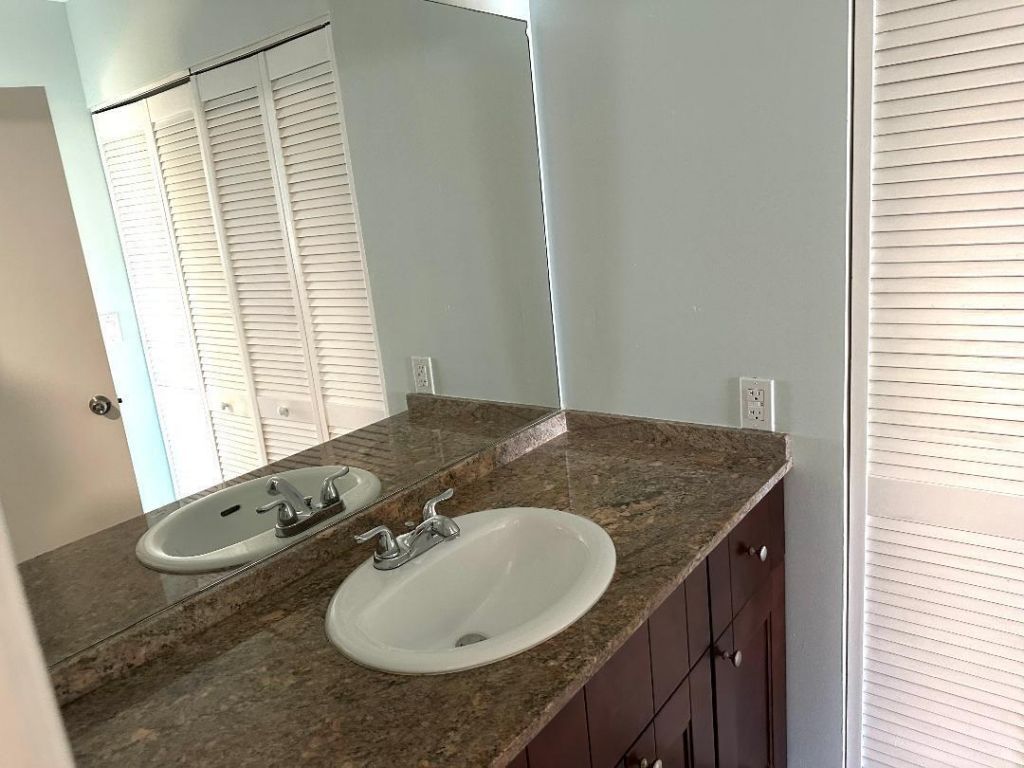 103 Yacht Club Way, Unit 208, Hypoluxo, FL 33462 Photo