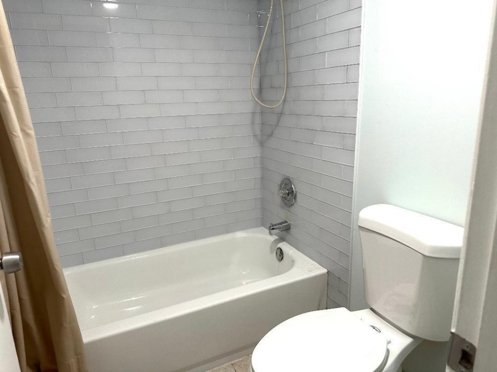 103 Yacht Club Way, Unit 208, Hypoluxo, FL 33462 Photo