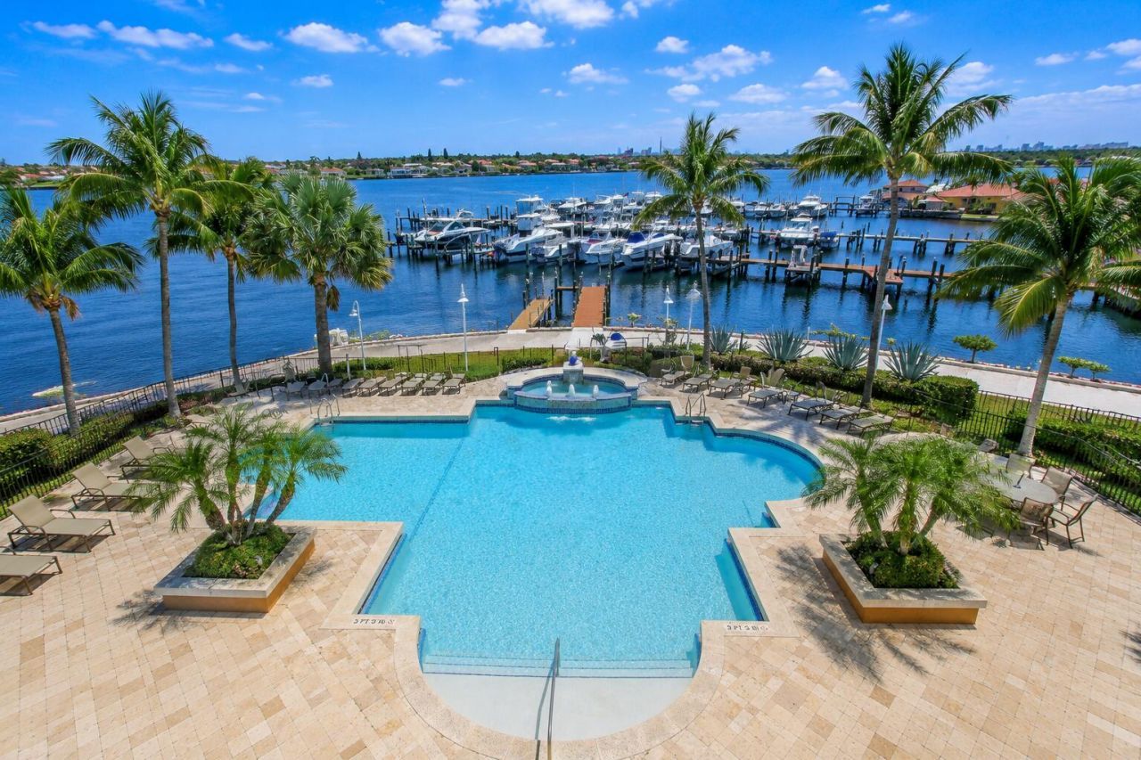 103 Yacht Club Way, Unit 208, Hypoluxo, FL 33462 Photo