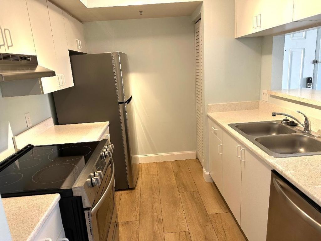 103 Yacht Club Way, Unit 208, Hypoluxo, FL 33462 Photo