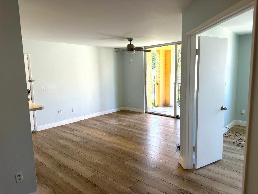 103 Yacht Club Way, Unit 208, Hypoluxo, FL 33462 Photo