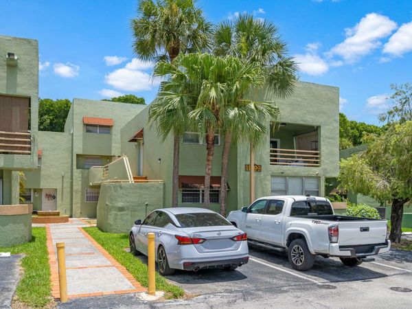 11099 NW 7th Street, Miami, FL 33172