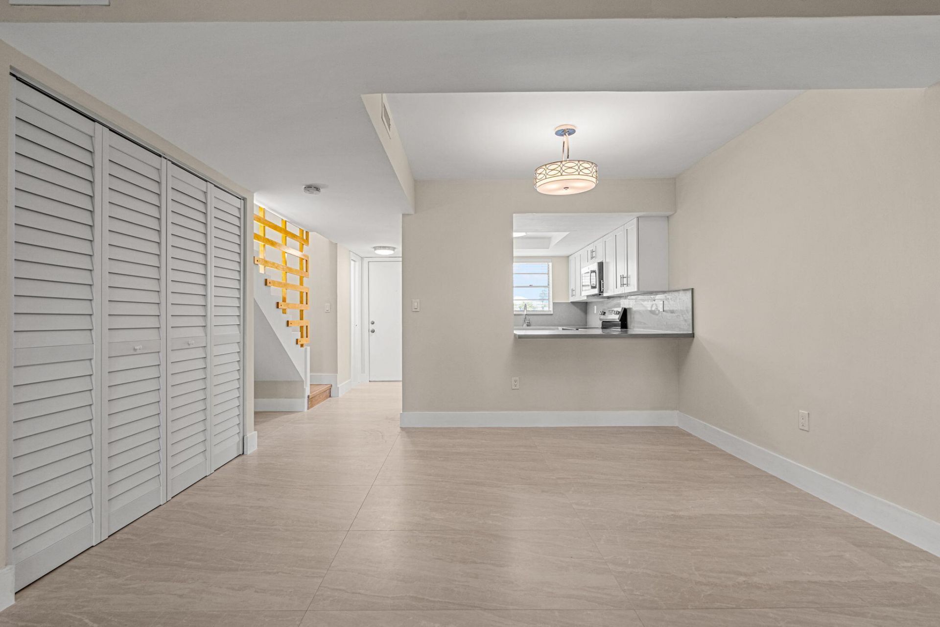 11099 NW 7th Street, Miami, FL 33172 Photo