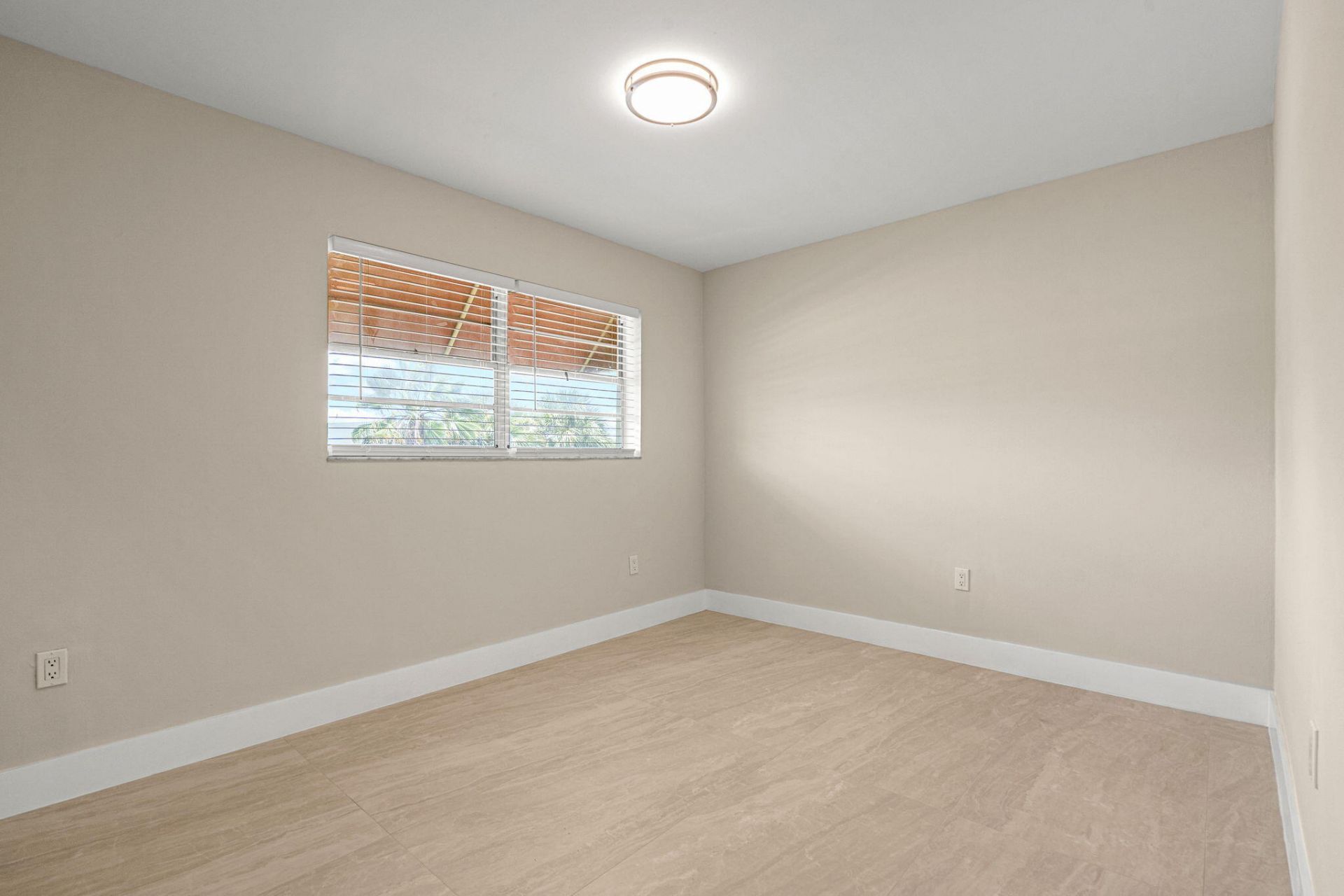 11099 NW 7th Street, Miami, FL 33172 Photo