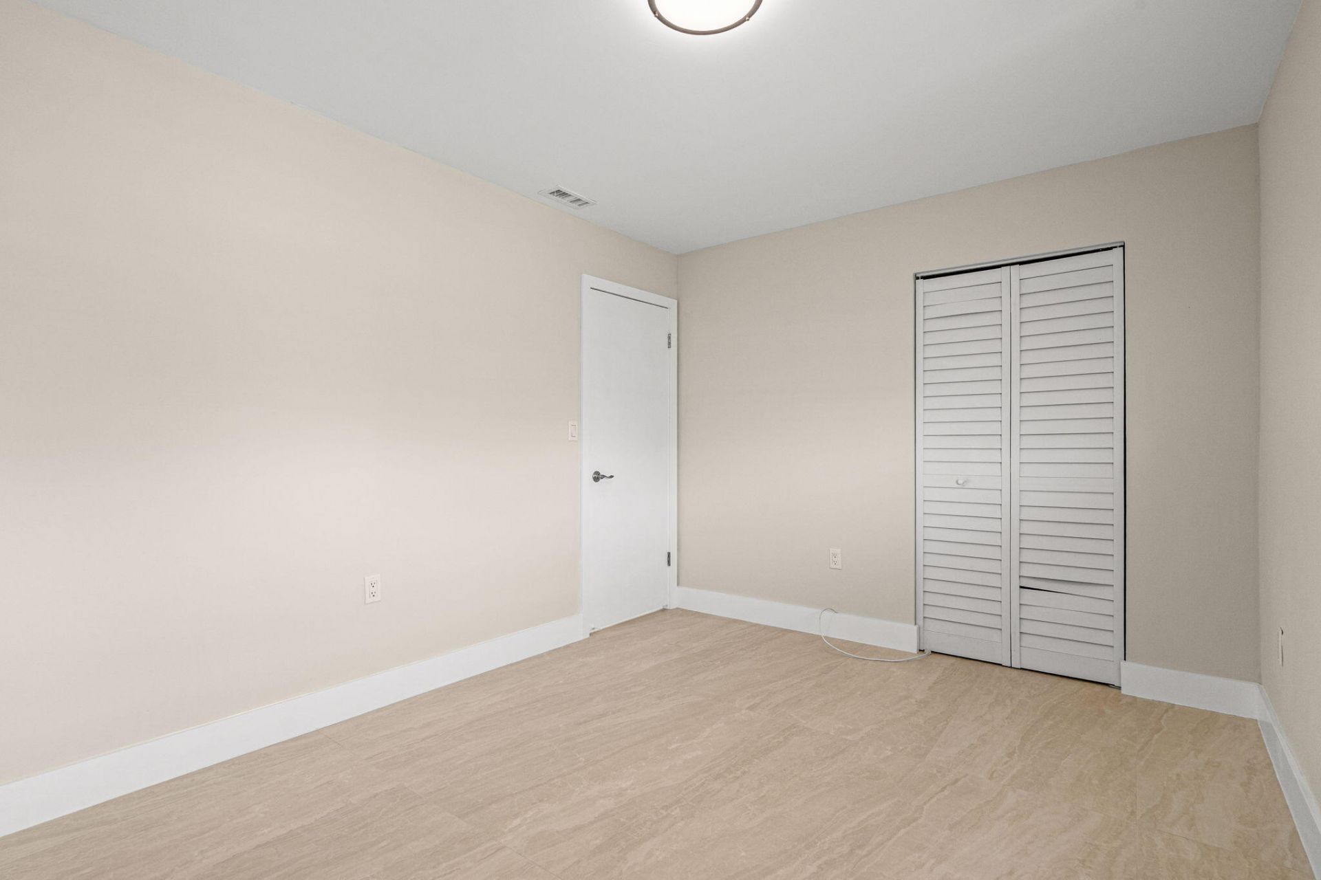 11099 NW 7th Street, Miami, FL 33172 Photo