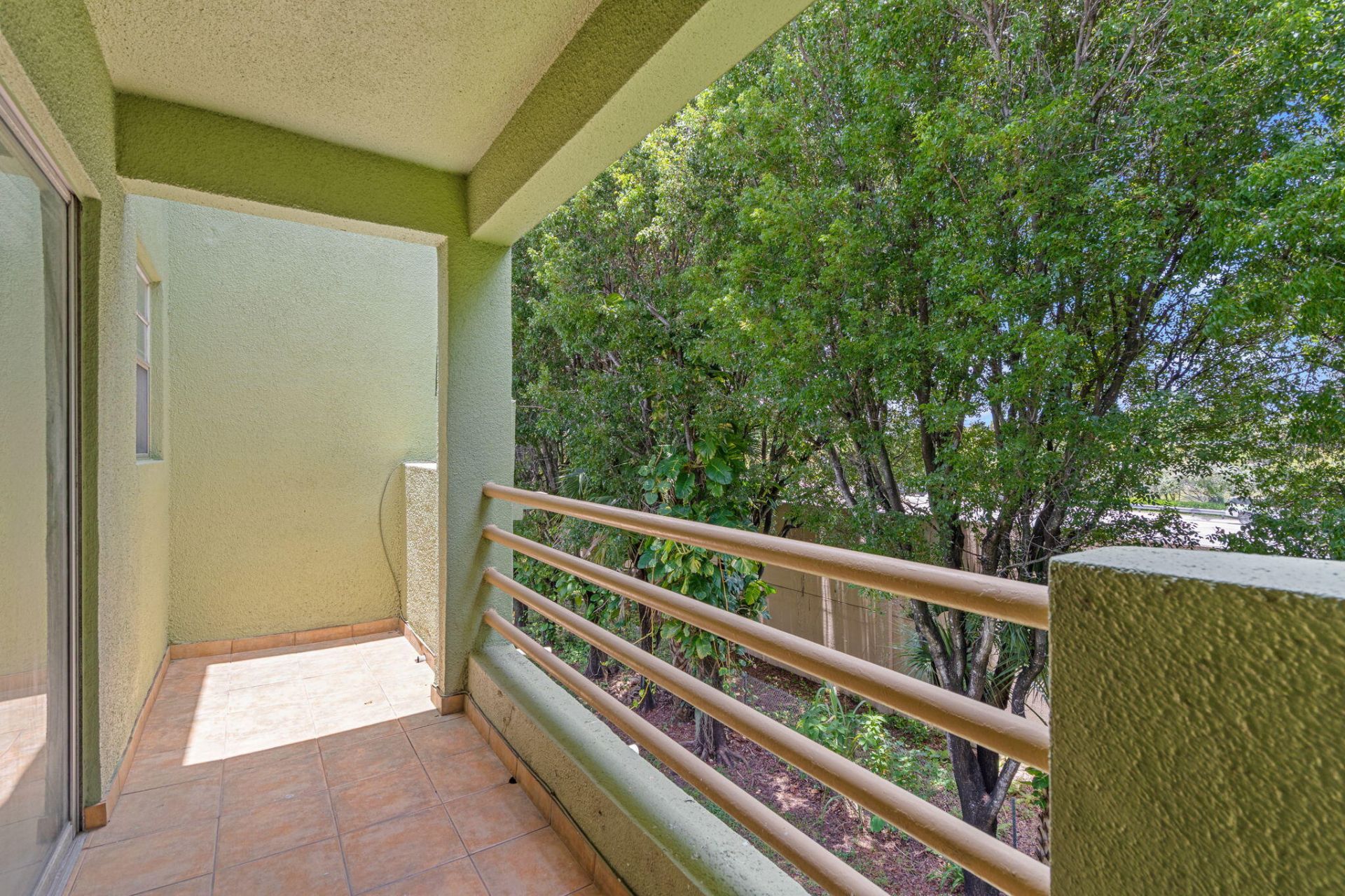 11099 NW 7th Street, Miami, FL 33172 Photo