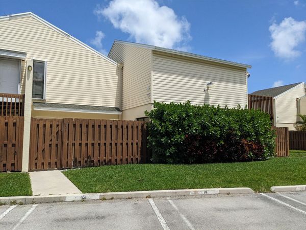 633 EXECUTIVE CENTER Drive, Unit L104, West Palm Beach, FL 33401