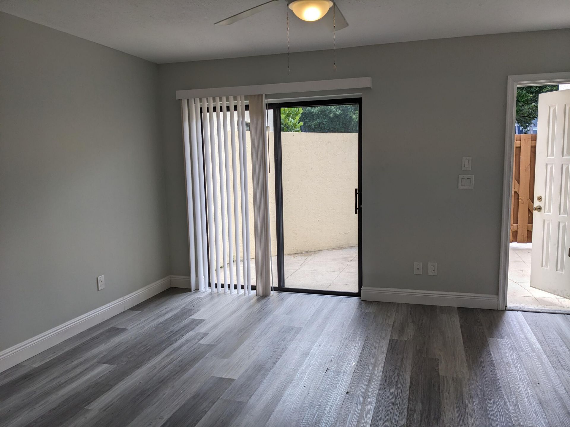 633 Executive Center Drive, Unit L104, West Palm Beach, FL 33401 Photo