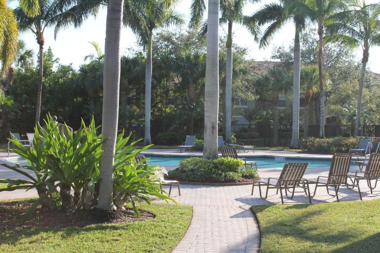10300 Fox Trail Road S, Unit 808, Royal Palm Beach, FL 33411 Photo