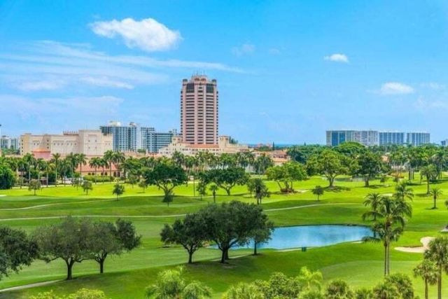 220 SE Mizner Boulevard, Unit 424, Boca Raton, FL 33432 Photo