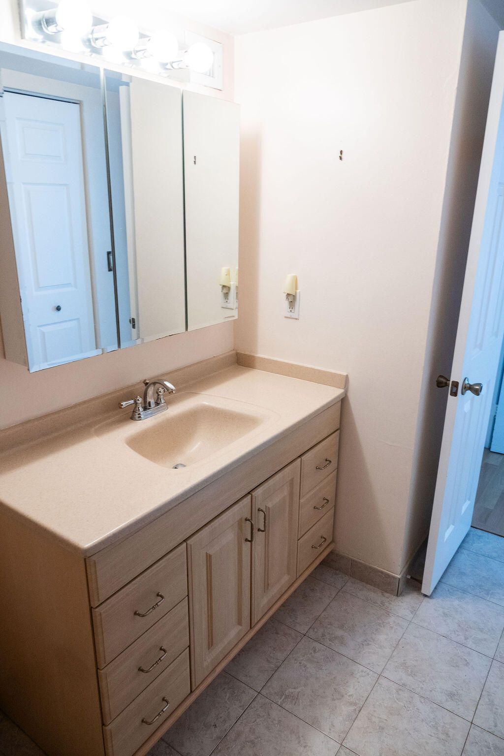200 Leslie Drive, Unit 819, Hallandale Beach, FL 33009 Photo
