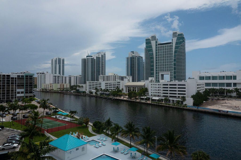 200 Leslie Drive, Unit 819, Hallandale Beach, FL 33009 Photo