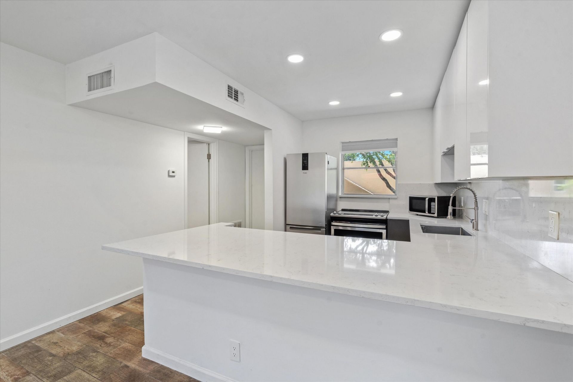 899 SE 2nd Avenue, Unit 203, Deerfield Beach, FL 33441 Photo