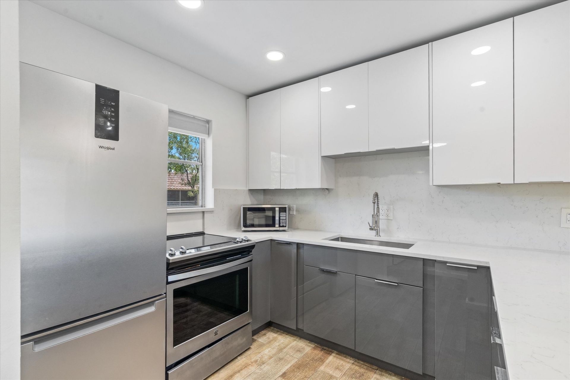 899 SE 2nd Avenue, Unit 203, Deerfield Beach, FL 33441 Photo