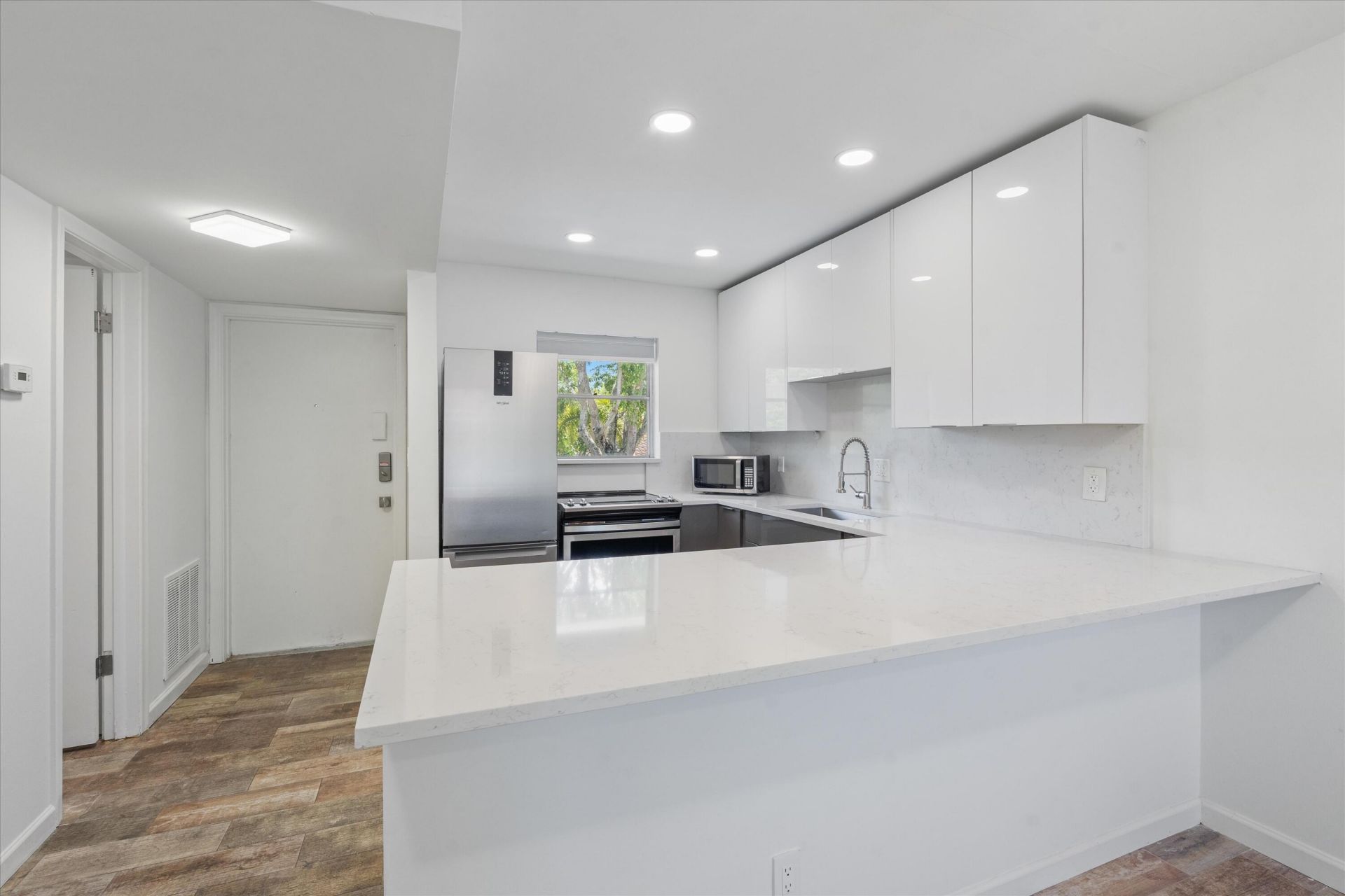 899 SE 2nd Avenue, Unit 203, Deerfield Beach, FL 33441 Photo