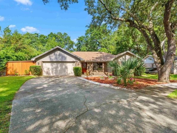 550 Hummingbird Dr, Pensacola, FL 32514
