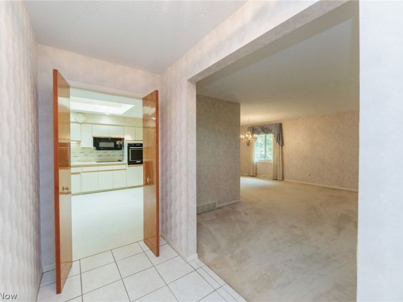 616 Sturbridge Drive, Highland Heights, OH 44143 Photo 5