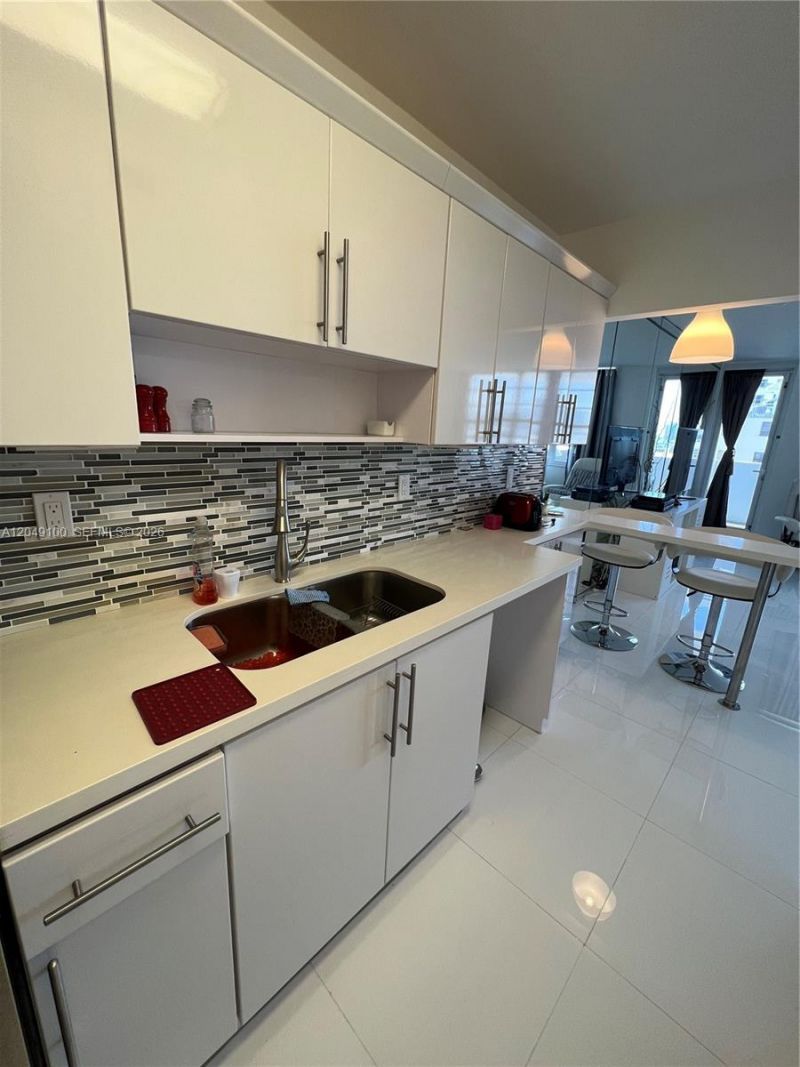 100 Lincoln Rd , Unit 909, Miami Beach, FL 33139 Photo
