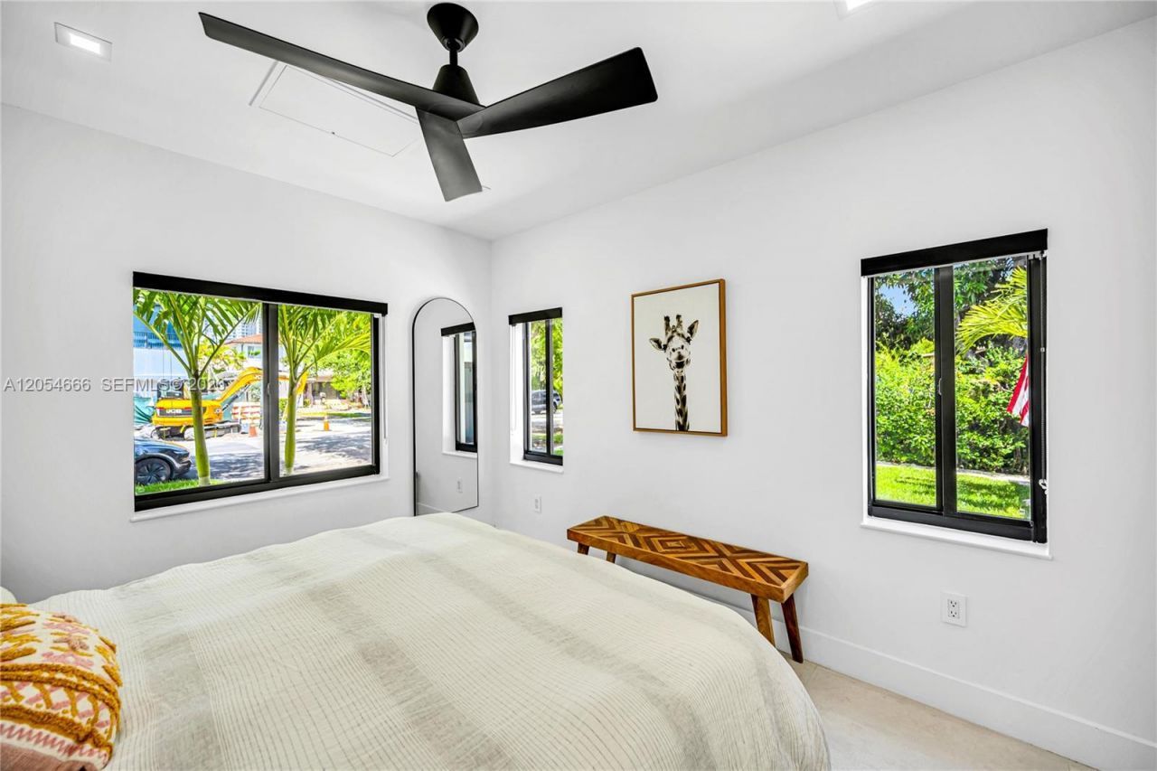 530 SW 18th Ter , Miami, FL 33129 Photo