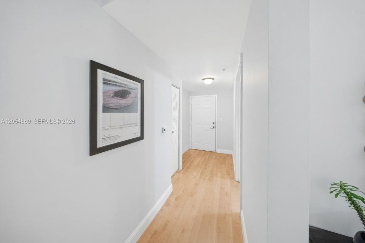 1627 SW 37th Ave , Unit 401, Miami, FL 33145 Photo