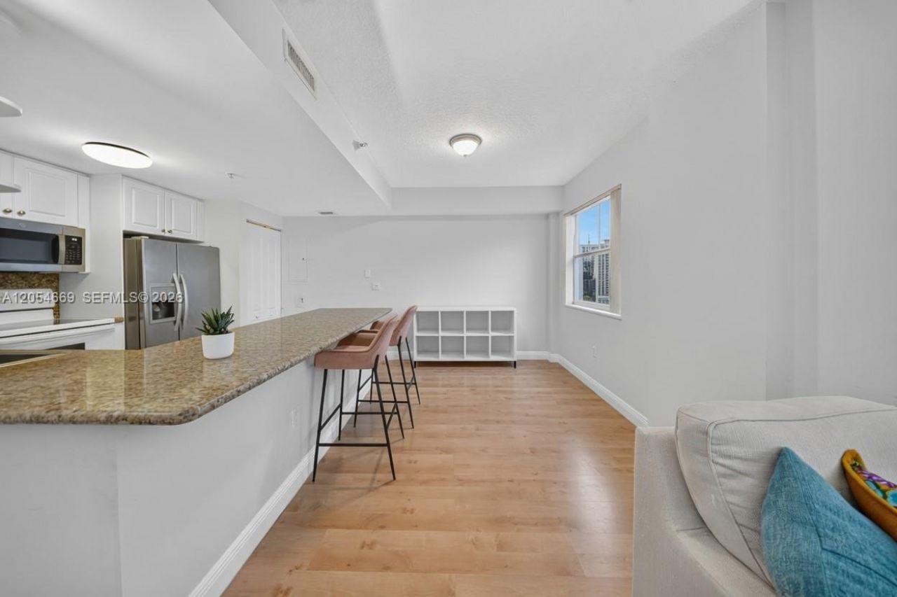 1627 SW 37th Ave , Unit 401, Miami, FL 33145 Photo