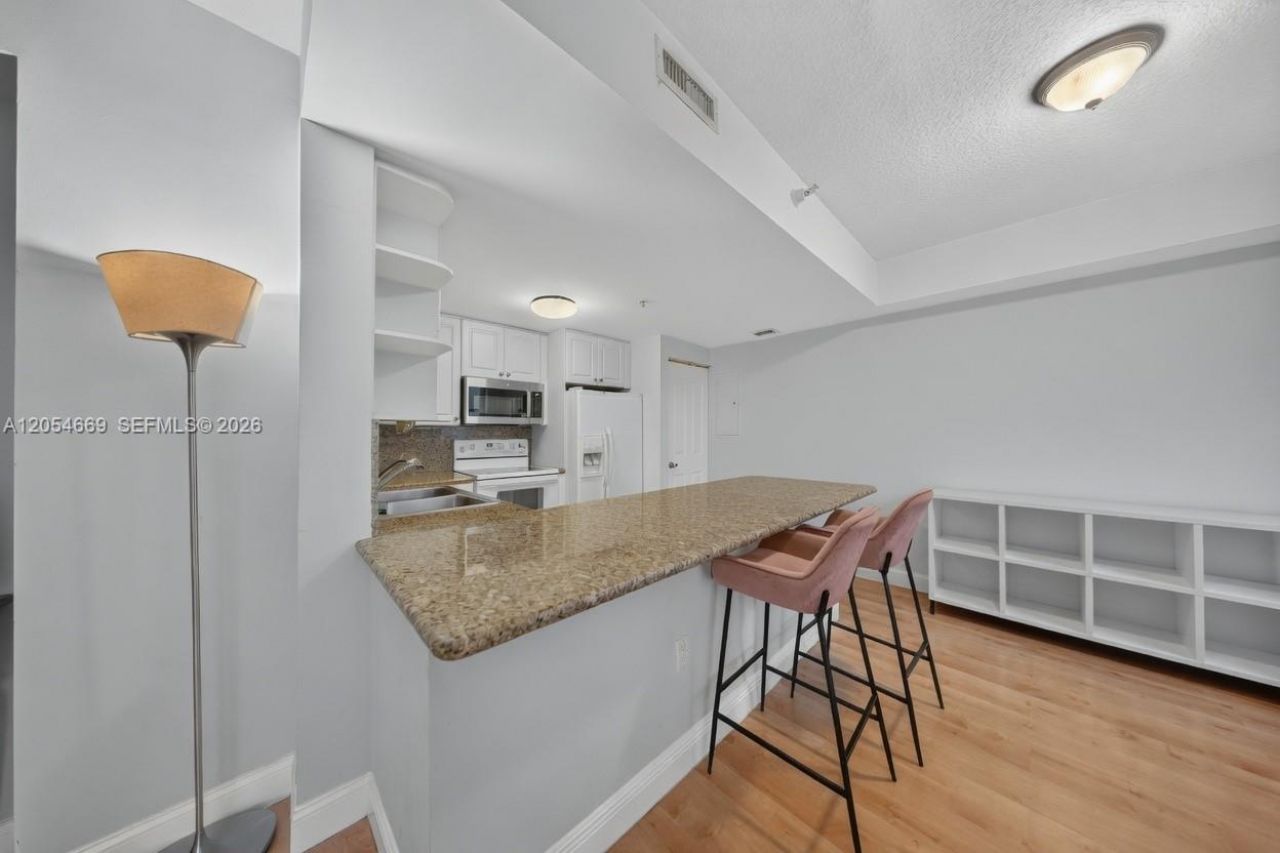 1627 SW 37th Ave , Unit 401, Miami, FL 33145 Photo