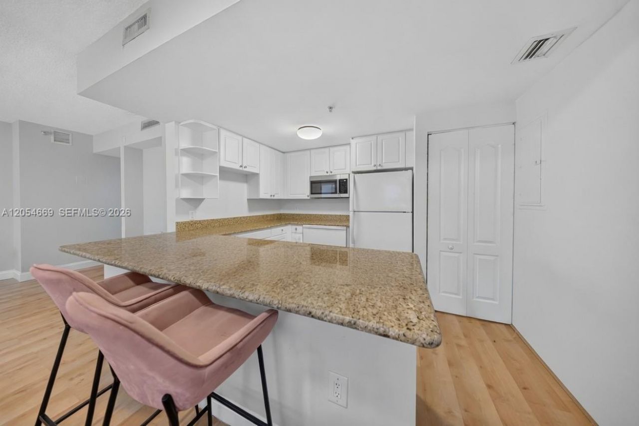 1627 SW 37th Ave , Unit 401, Miami, FL 33145 Photo