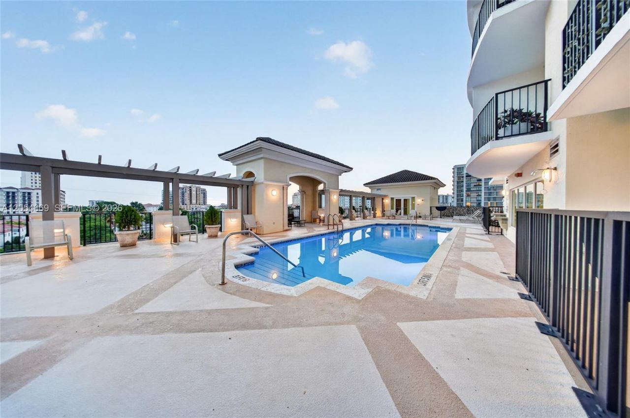 1627 SW 37th Ave , Unit 401, Miami, FL 33145 Photo