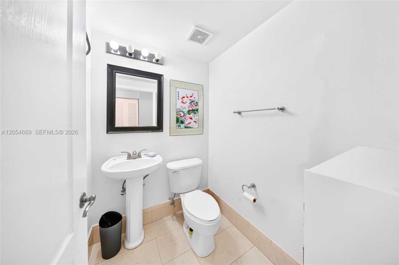 1627 SW 37th Ave , Unit 401, Miami, FL 33145 Photo