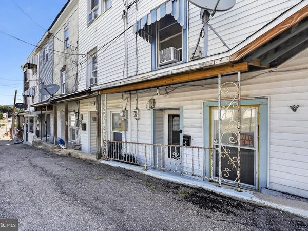 6 CHERRY STREET , TAMAQUA, PA 18252