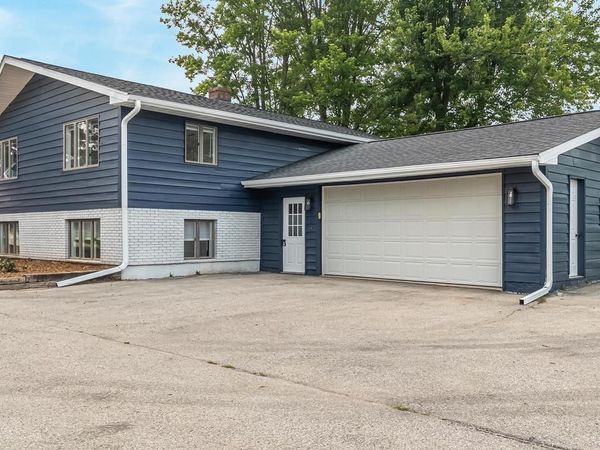 3722 N CASALOMA DRIVE, Appleton, WI 54913