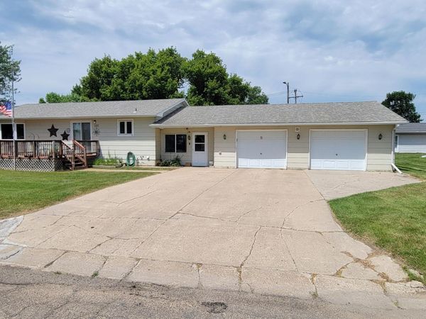707 8TH Street SE, Devils Lake, ND 58301