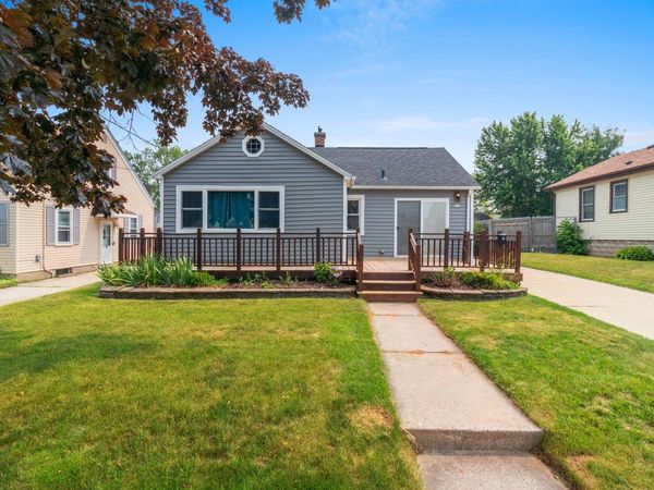 825 Summit St, Manitowoc, WI 54220