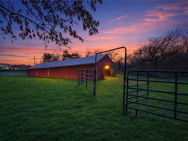 3212 Marthas Chapel Rd, Cunningham, TN 37052
